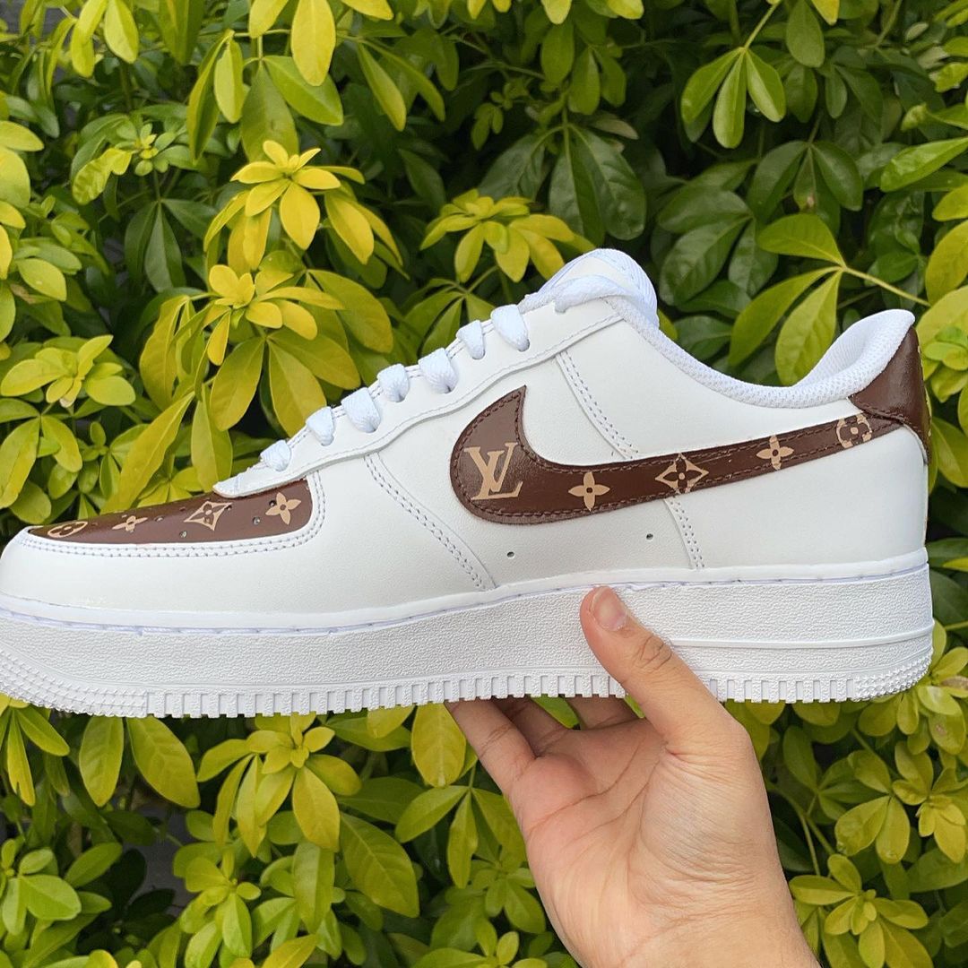 Cusotm LV Air Force 1's